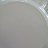 Flat white plates bordered gray and pink