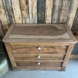 Walnut chest of drawers