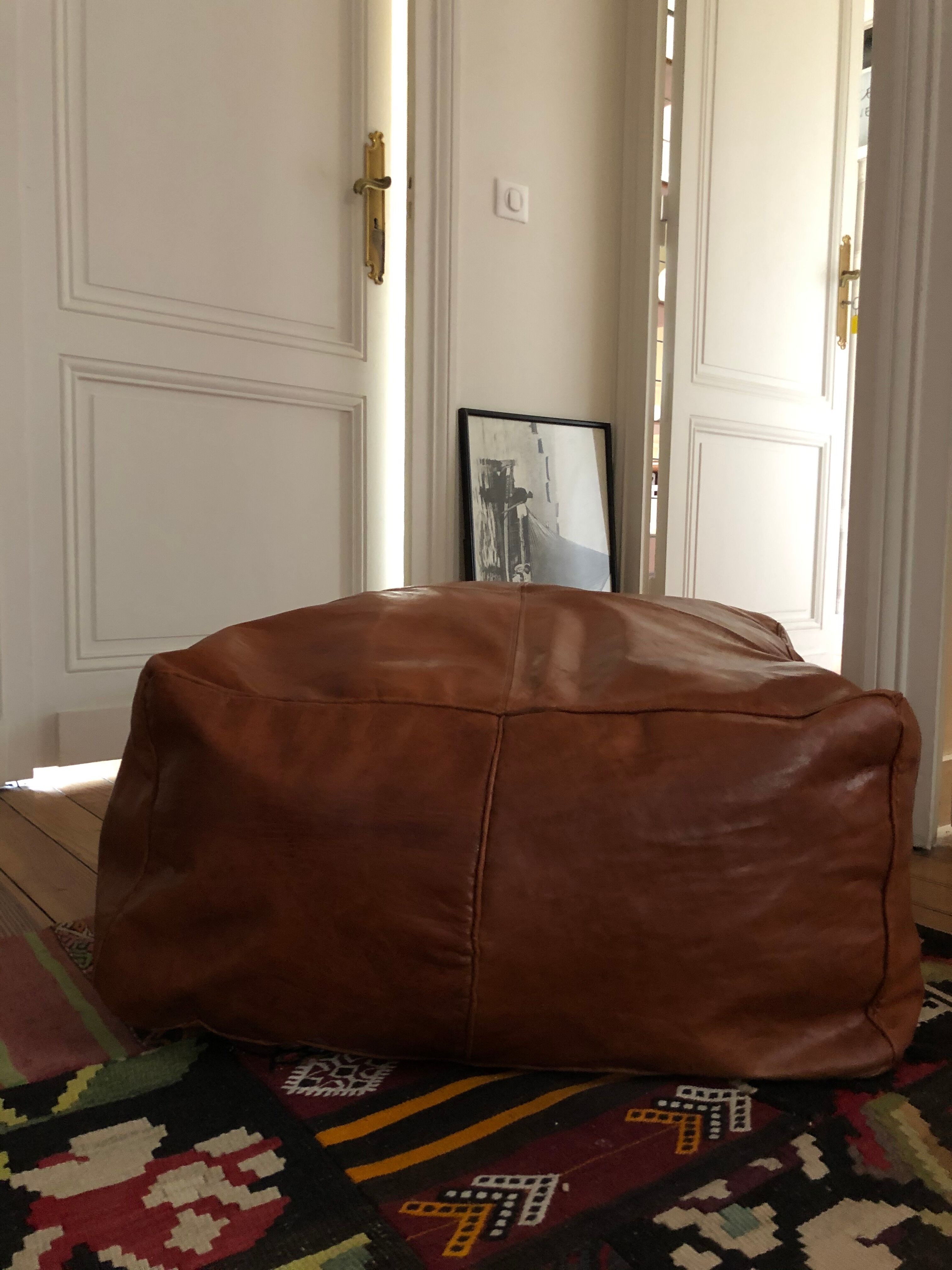 Leather pouf
