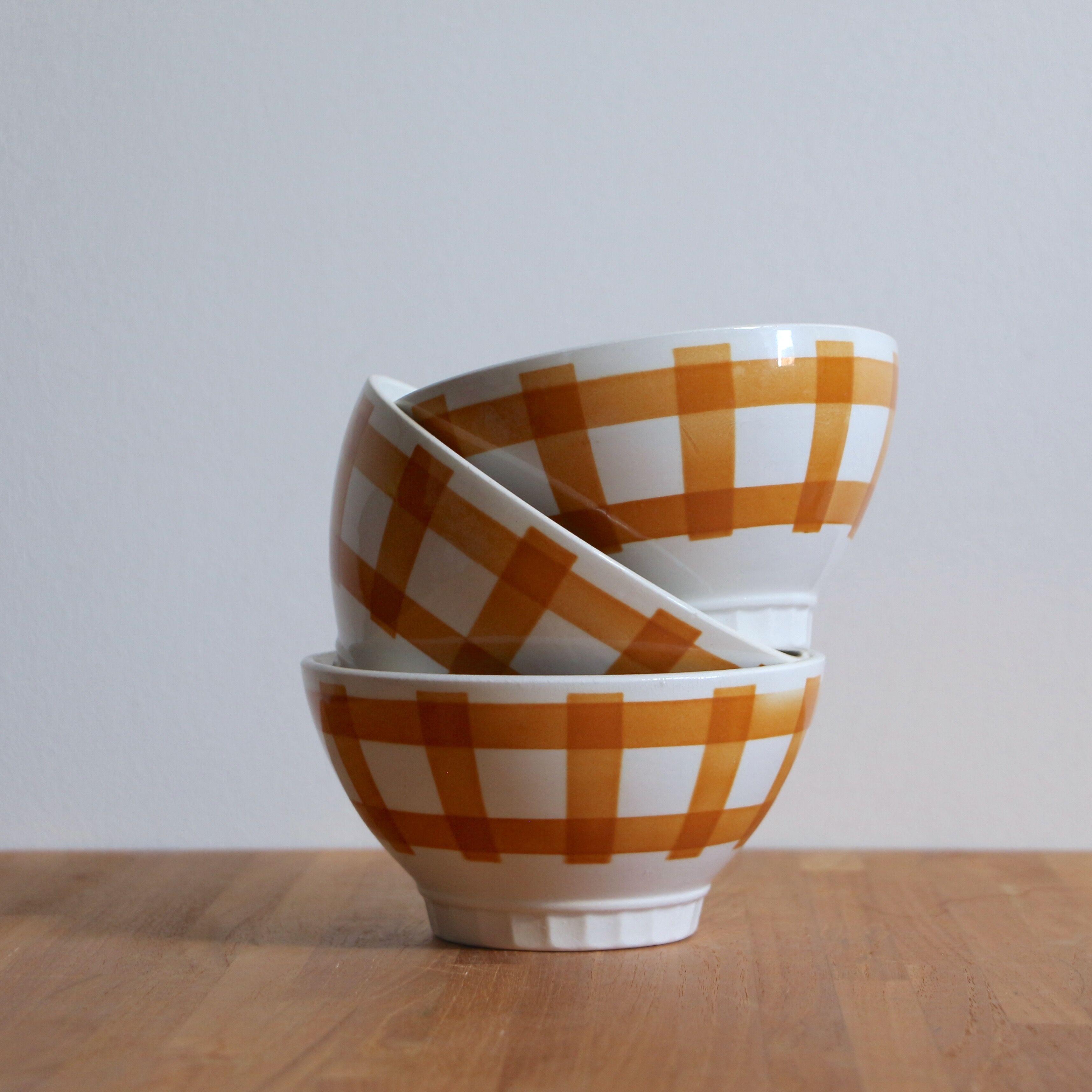 3 checkered bowls
