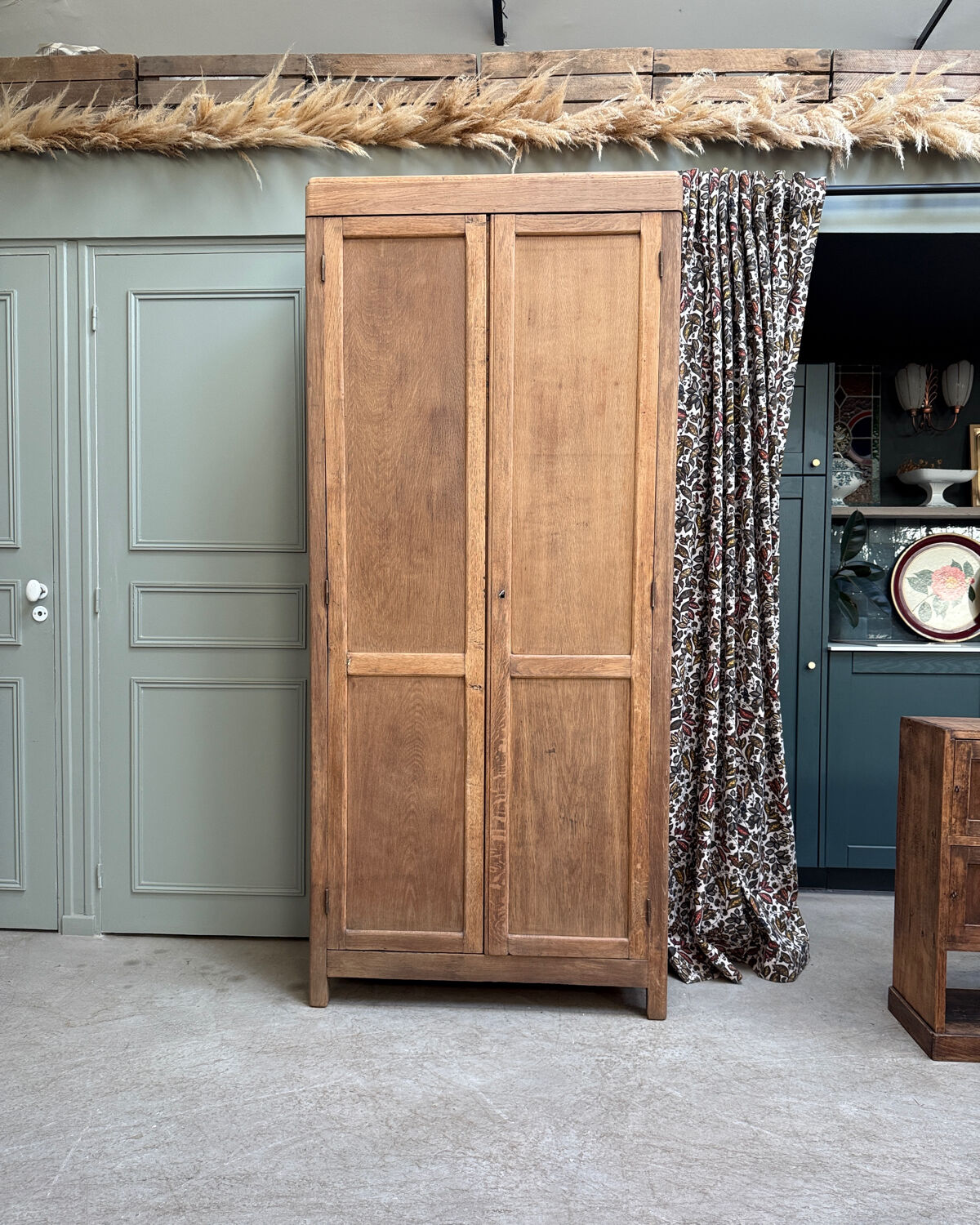 Parisian school wardrobe in oak (renovated)