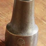 Ancien vase en métal