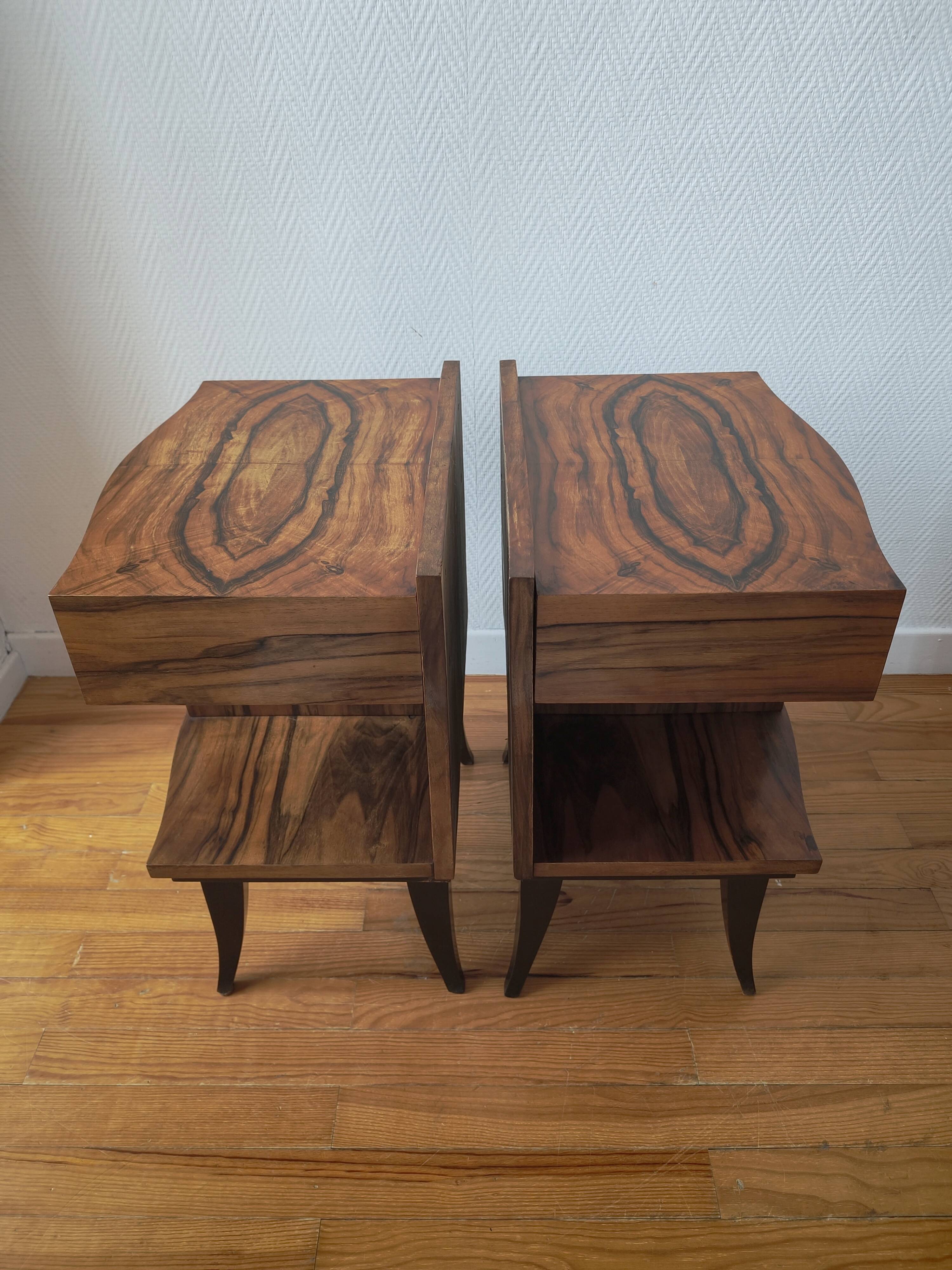 Pair of Art Deco bedside tables with flame veining, 1930s.