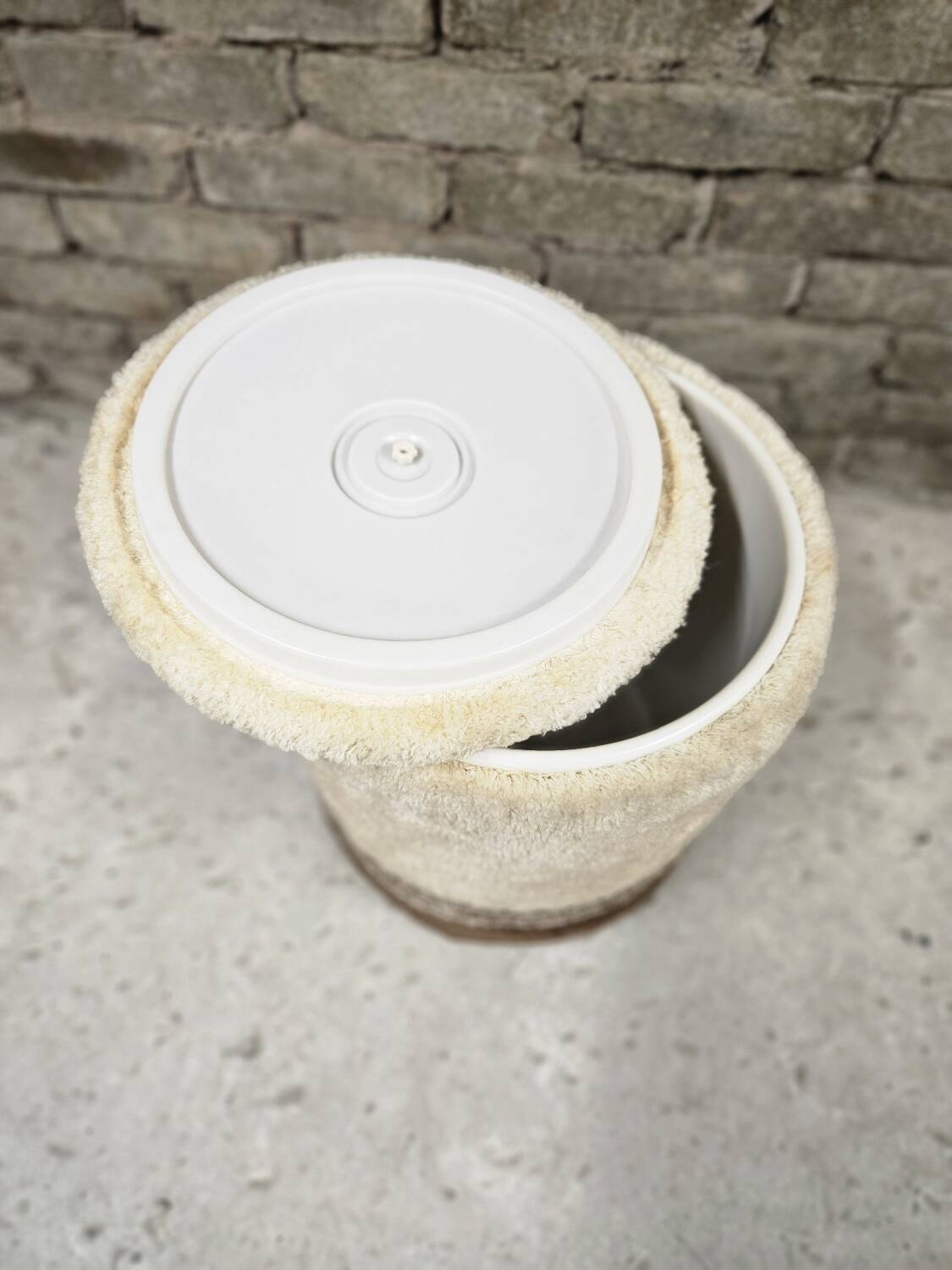 Tabouret pouf coffre laine bouclette année 1970 vintage