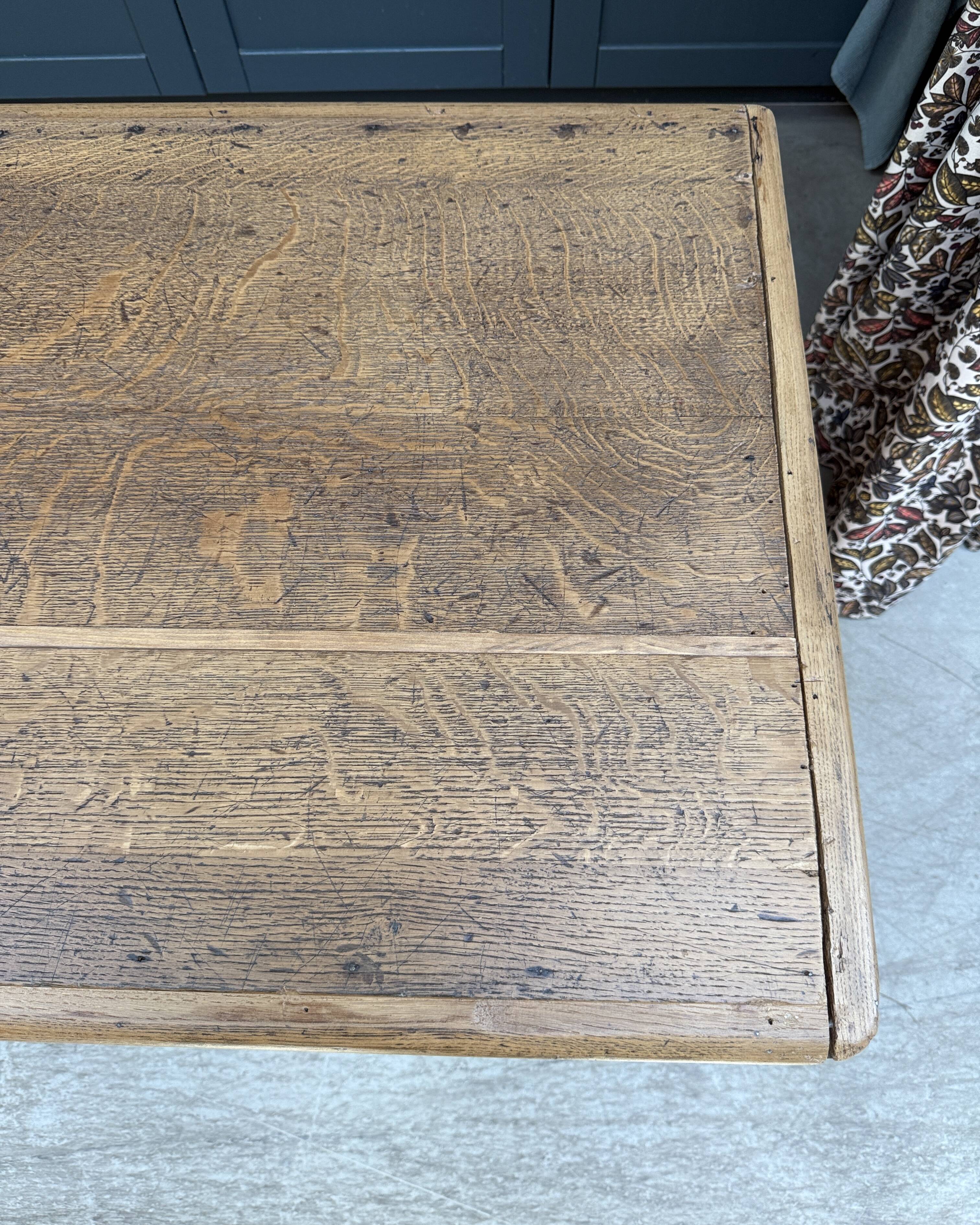 Farm table with turned legs in oak (renovated)