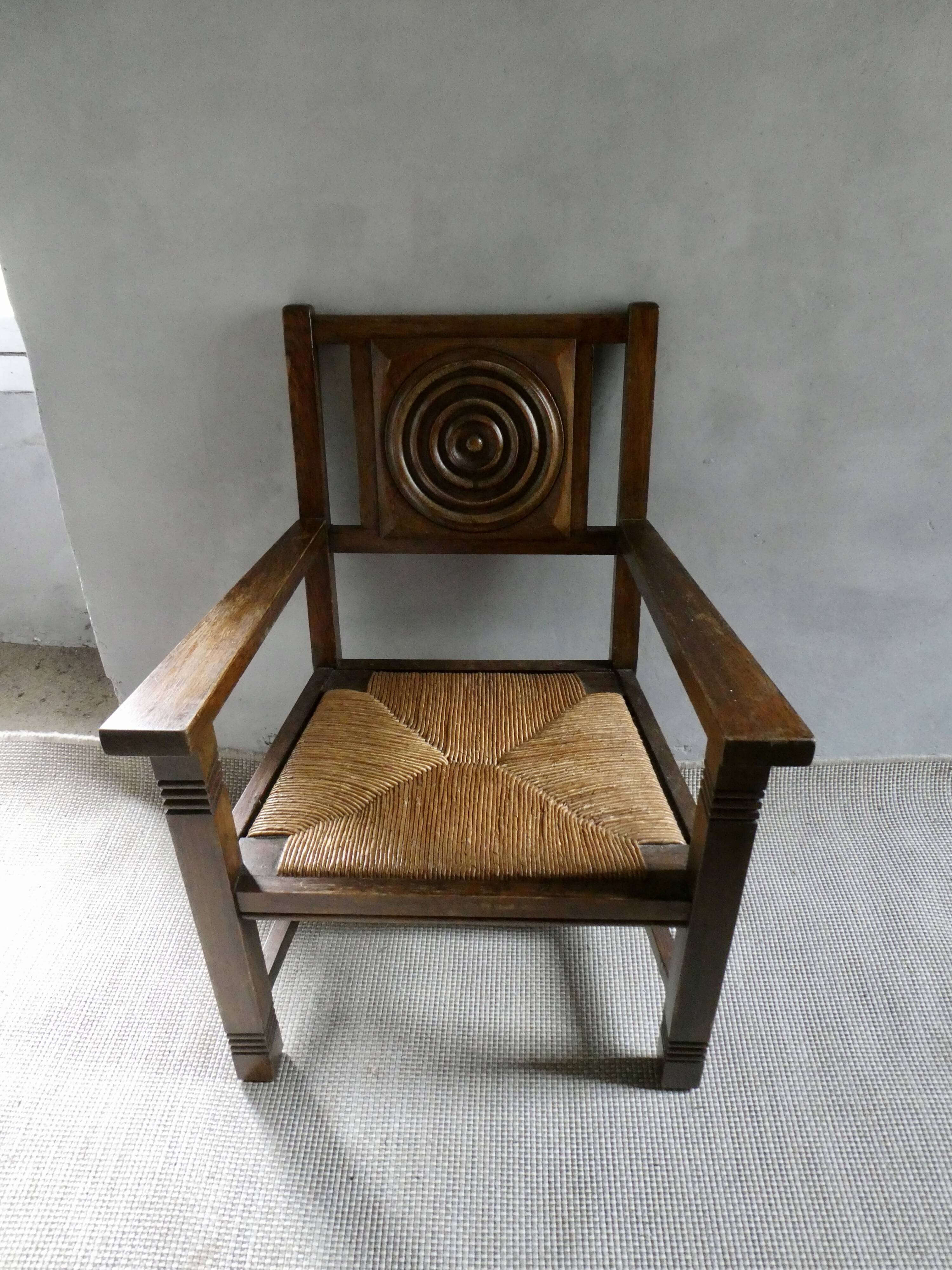Armchair in carved solid wood with straw seat