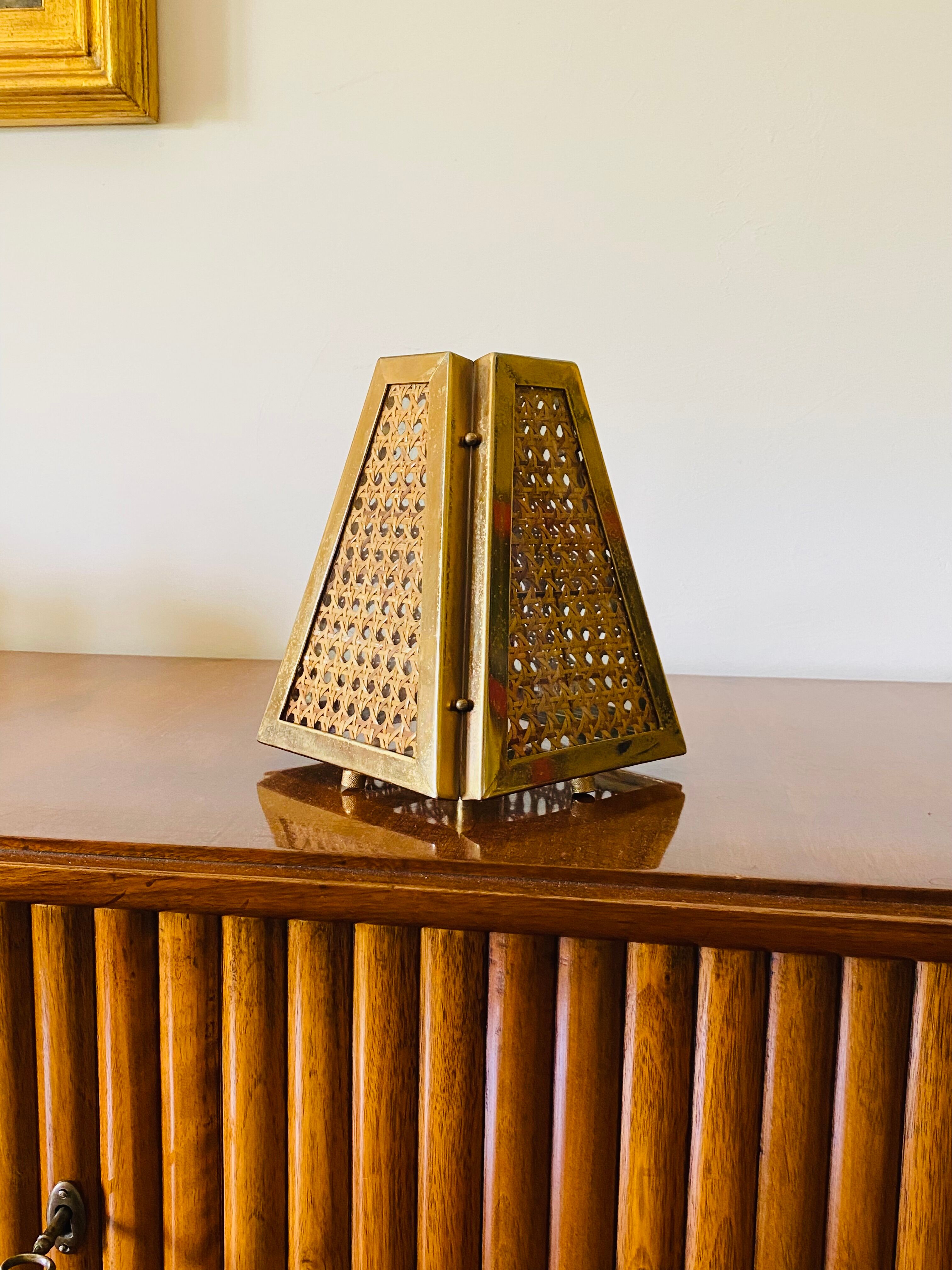 Ensemble de 2 lampes régence hollywoodiennes en laiton et paille viennoise, Italie 60's / 70's