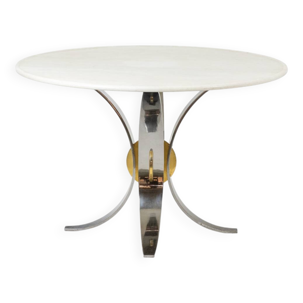 Table en marbre blanc et métal chromé et doré. Années 1970.