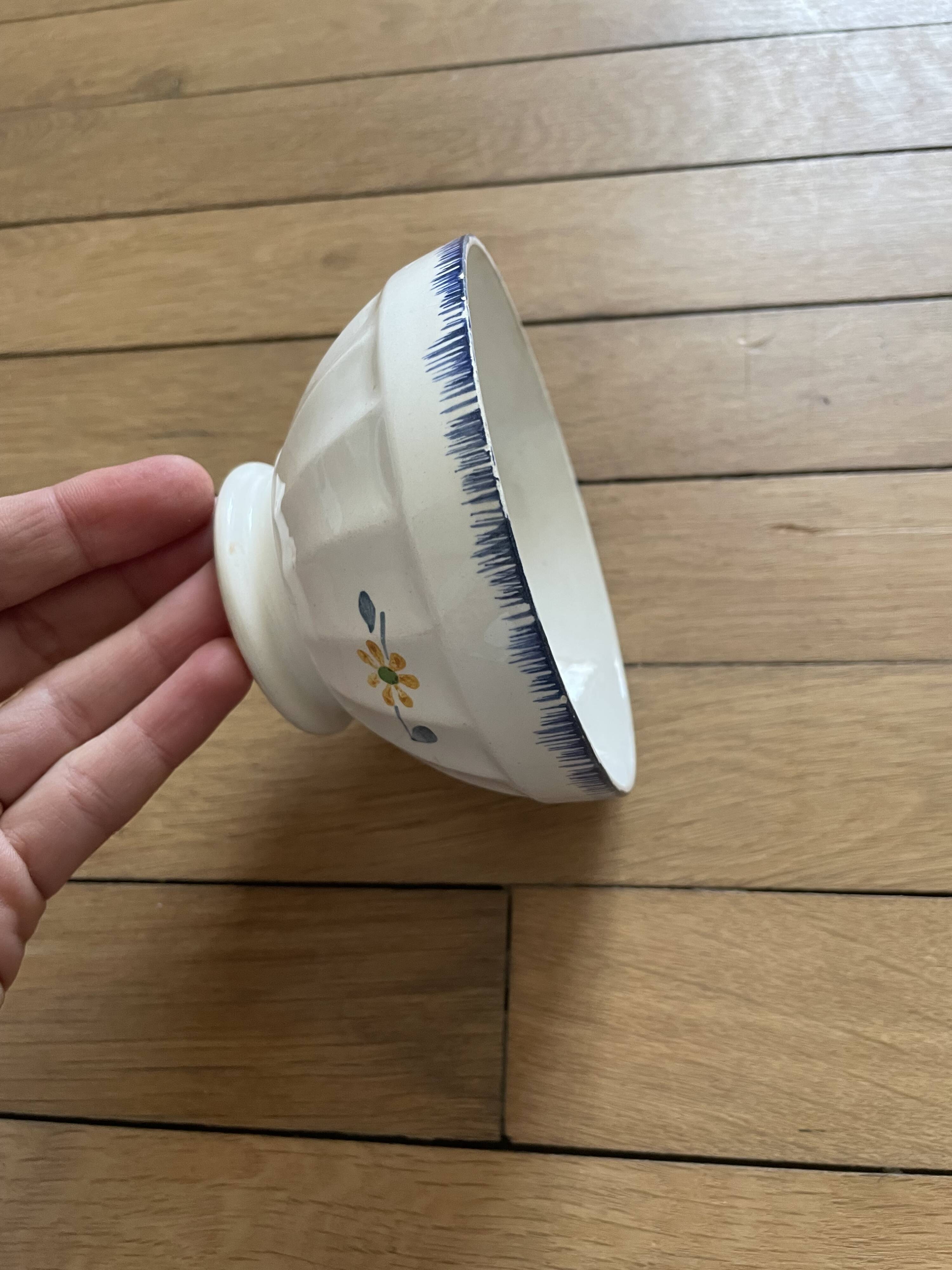 Bol Digoin model Mary Lou on pedestal 251009