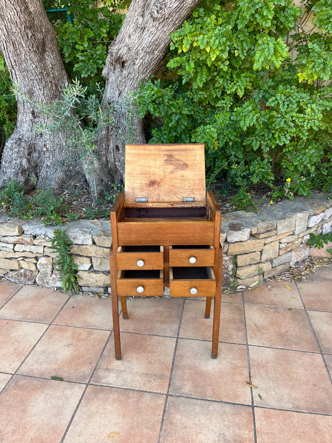 Small storage unit from the 50s