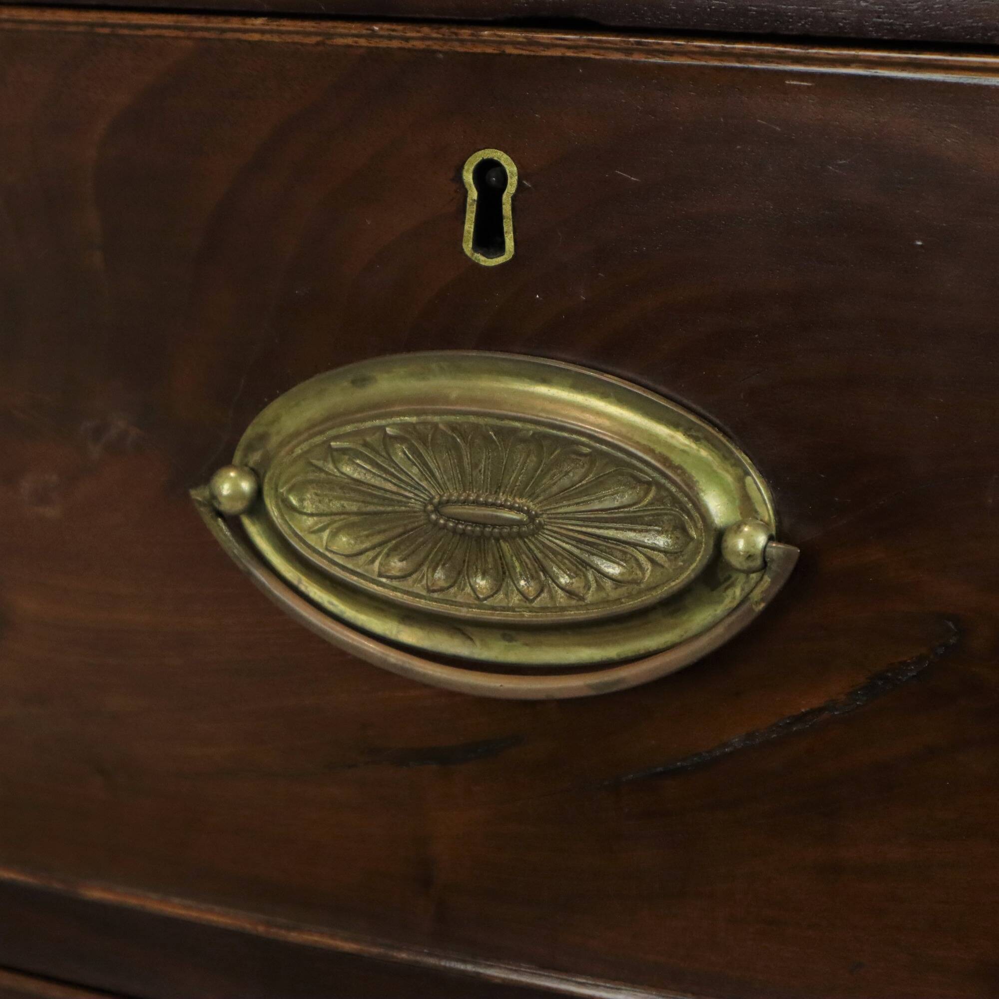 Grande commode antique anglaise bow front 1860 placage d'acajou 106cm