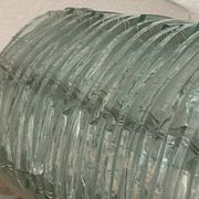 Lampe en verre de couleur bleutée et fil de fer