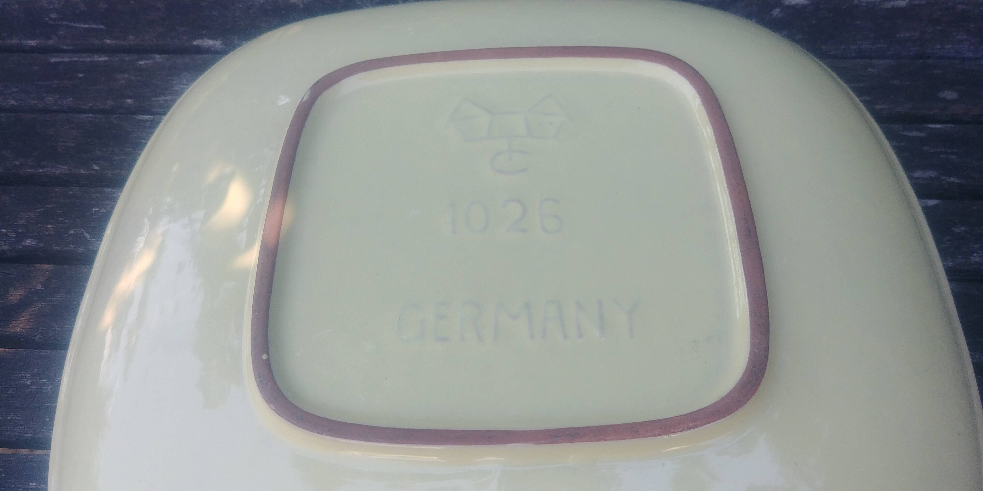 Decorative plate/serving dish in glazed ceramic from the 50s/60s, signed