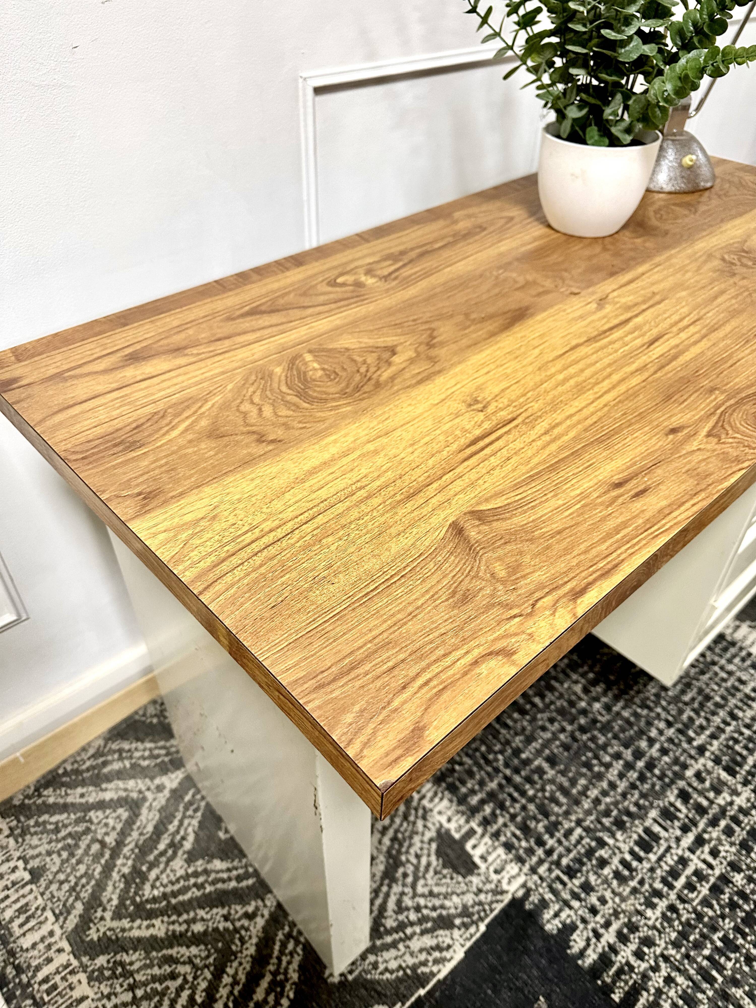 Strafor style metal desk