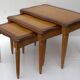 Vieille ensemble mid century ensemble de 3 tables  gigogne