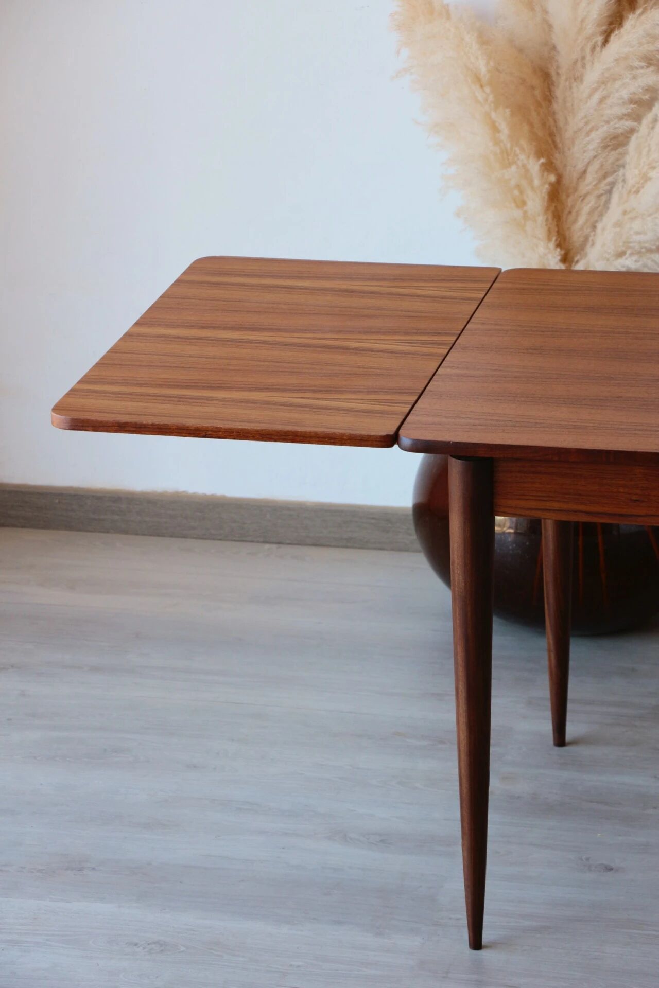 Vintage teak dining table – extendable Scandinavian design