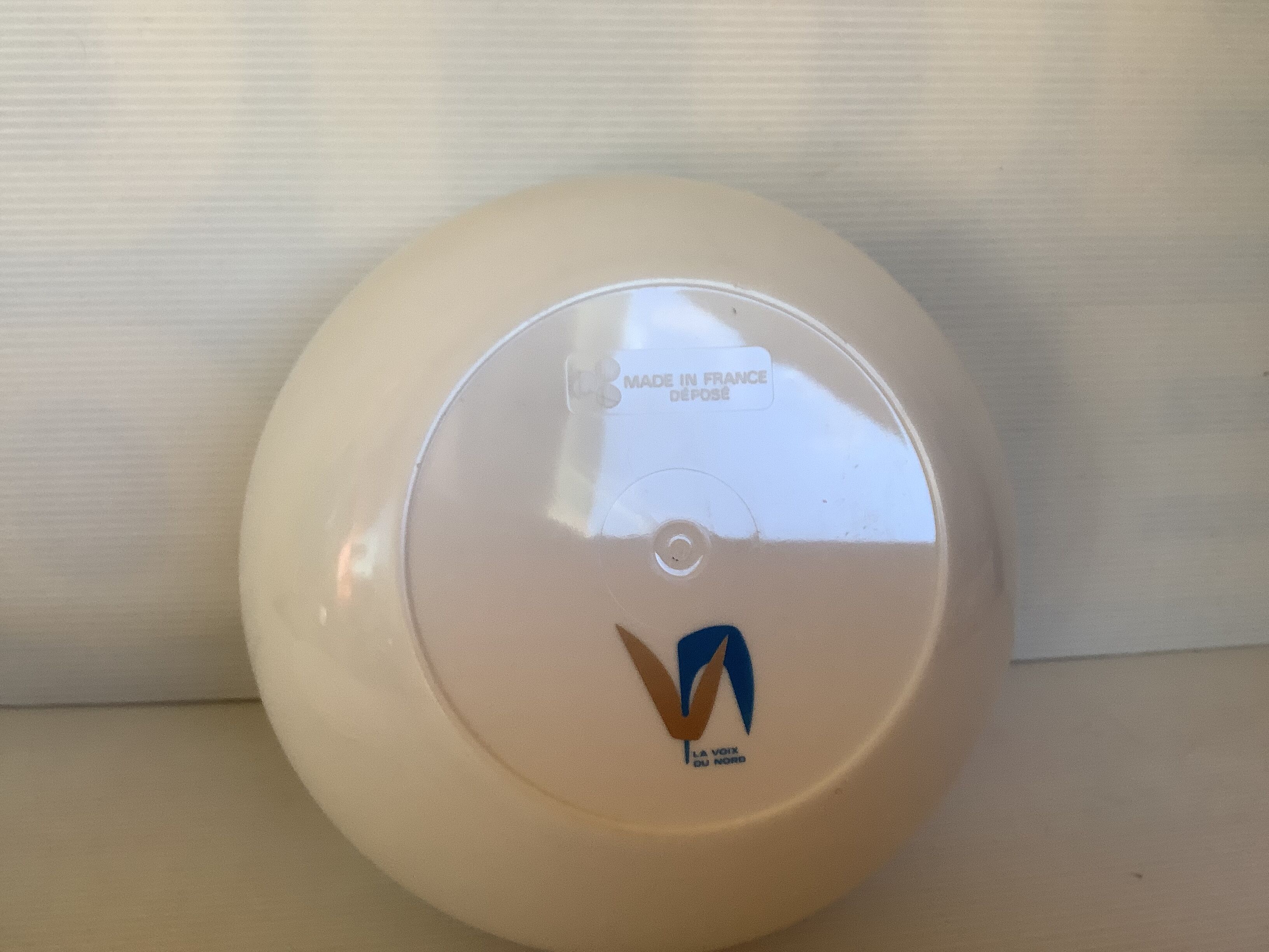 Old white ball ice bucket