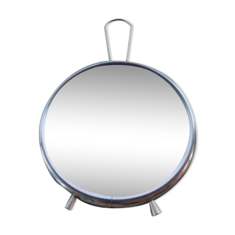 Round mirror with feet