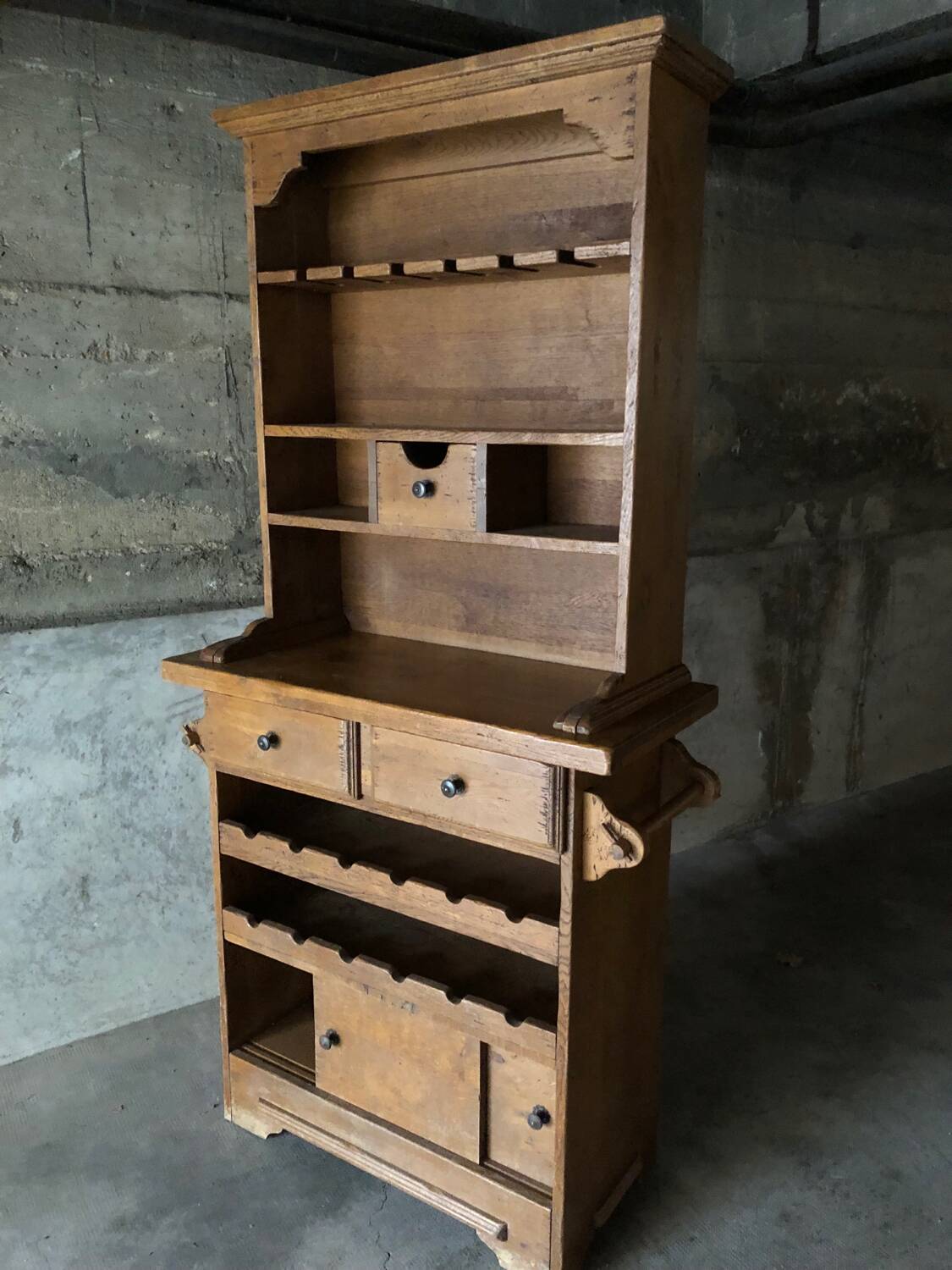 Bistro dresser cabinet