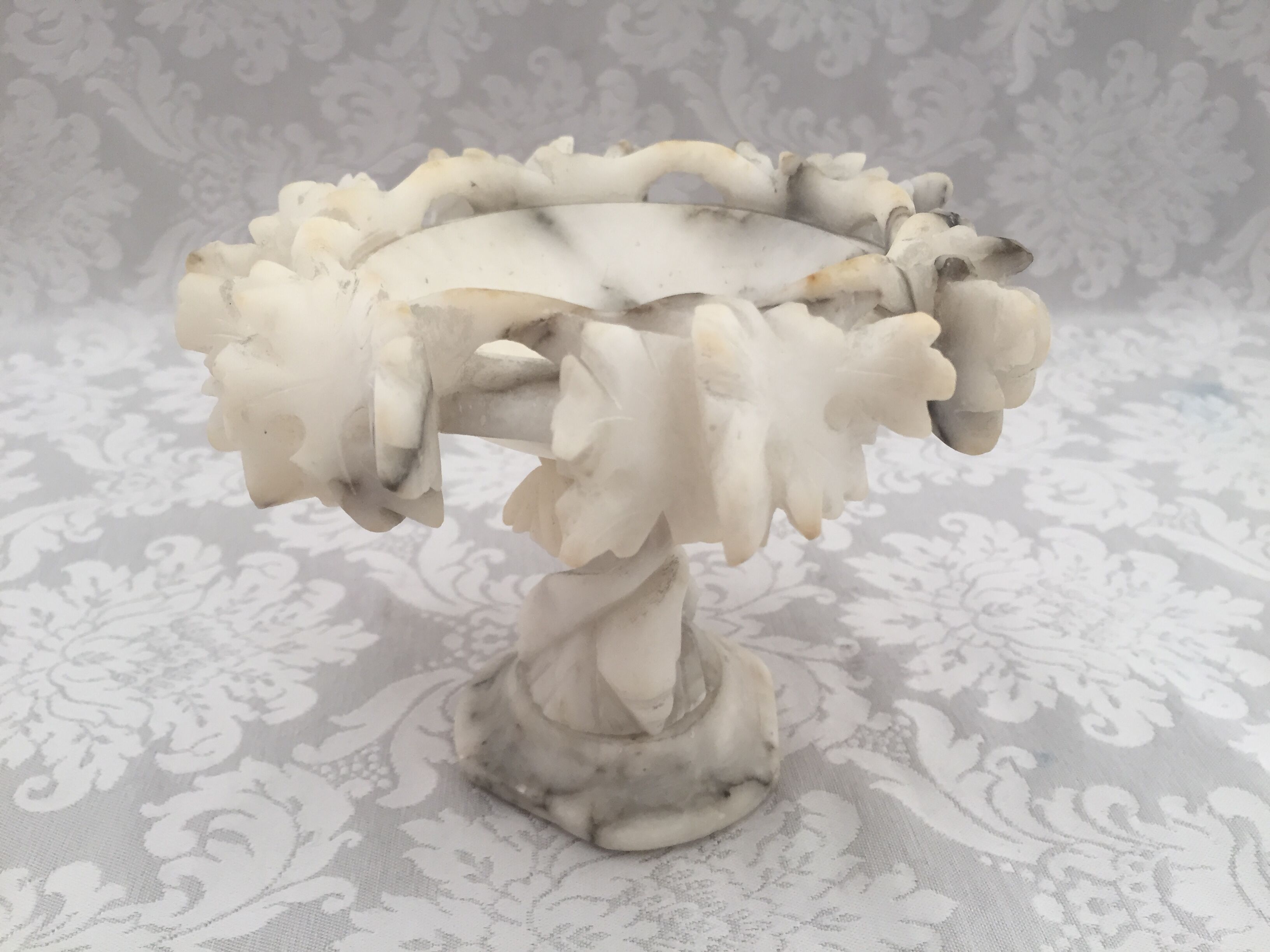 Coupe en albâtre sculptée epoque XlXème siècle
