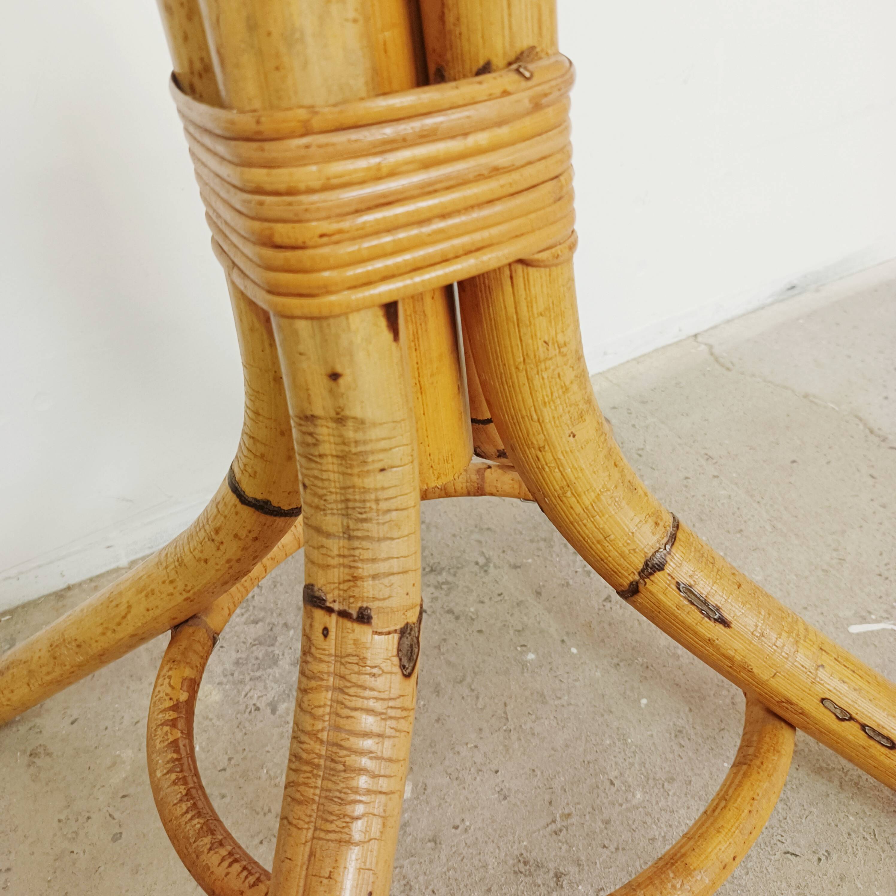 Rattan parrot coat rack