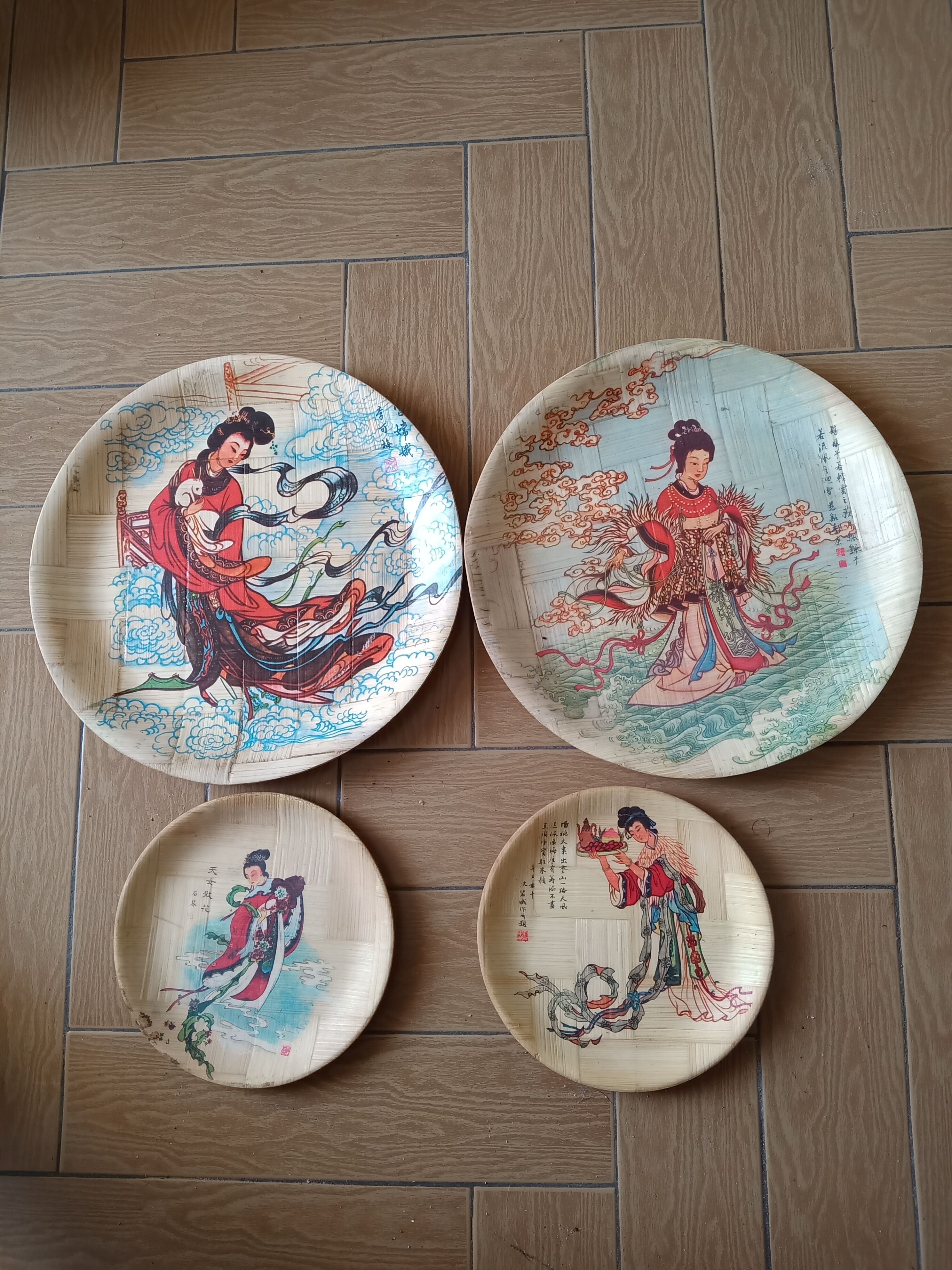 4 bamboo plates with Asian decor