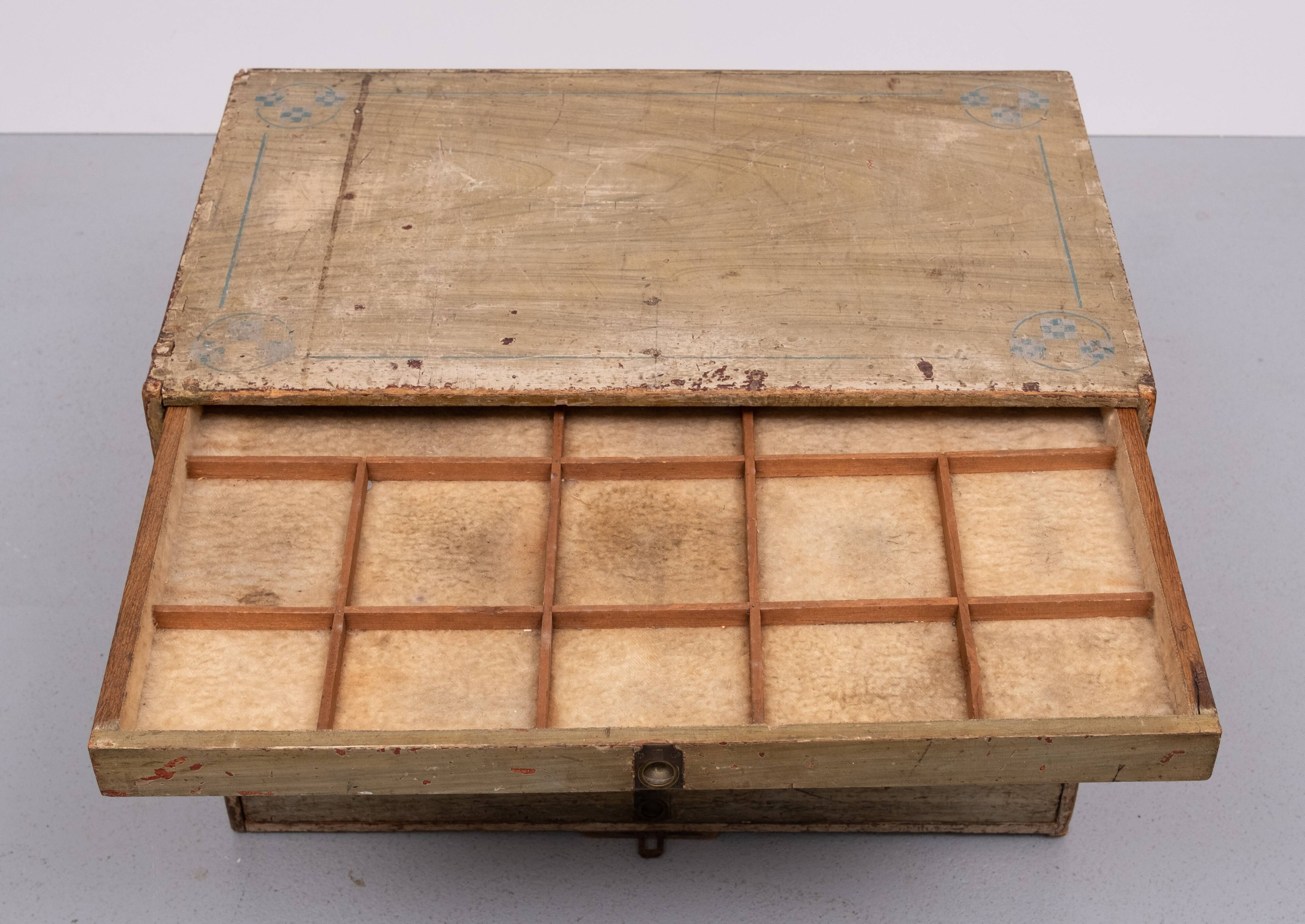 Commode homme avec tiroirs du XIXe siècle