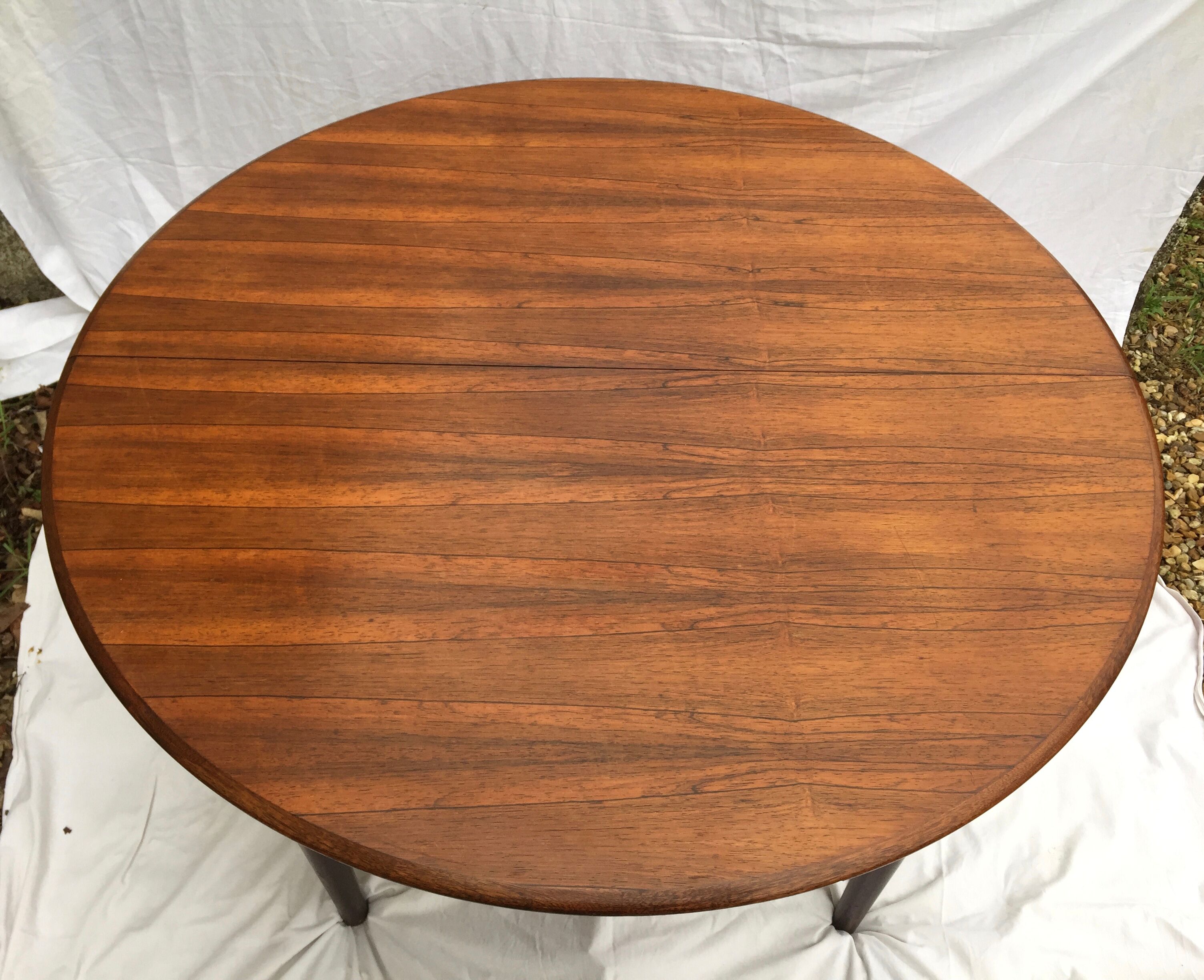 Scandinavian round table with extension