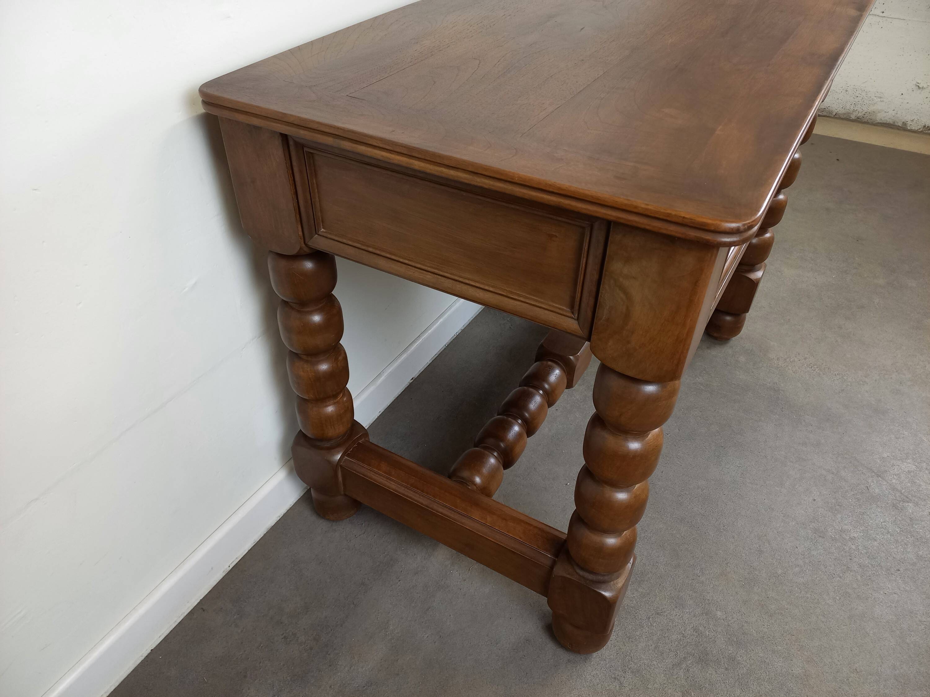 Bureau brutaliste