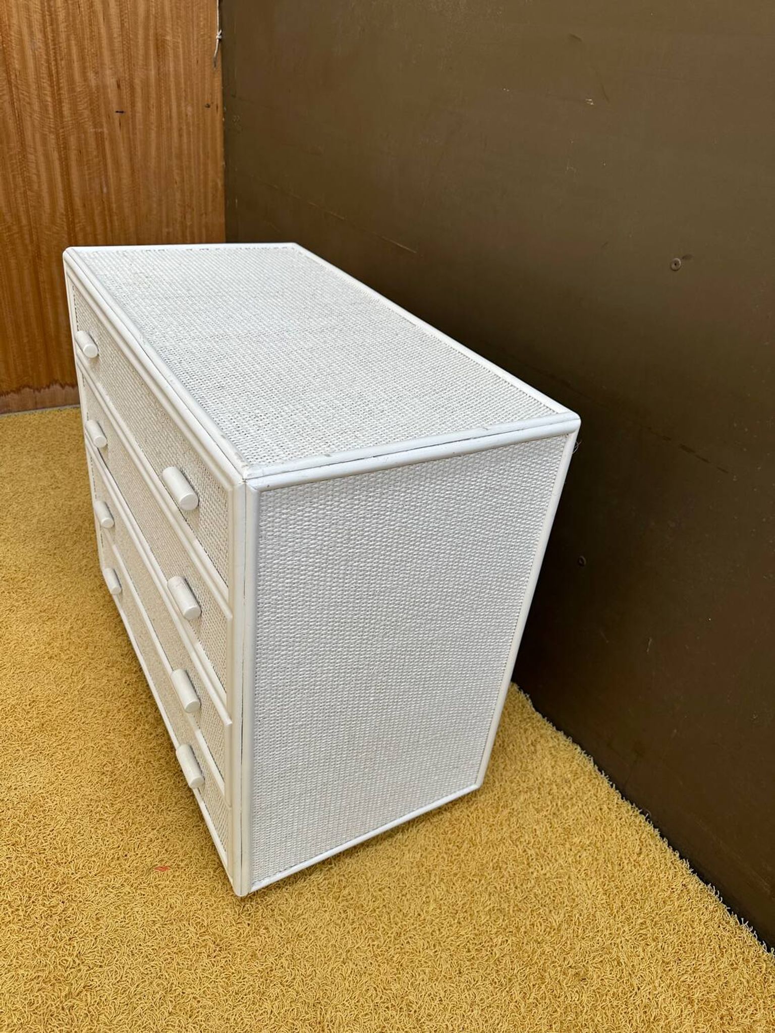 Commode en rotin blanc