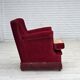 Fauteuil danois des années 1970, velours rouge, bois d'orme.