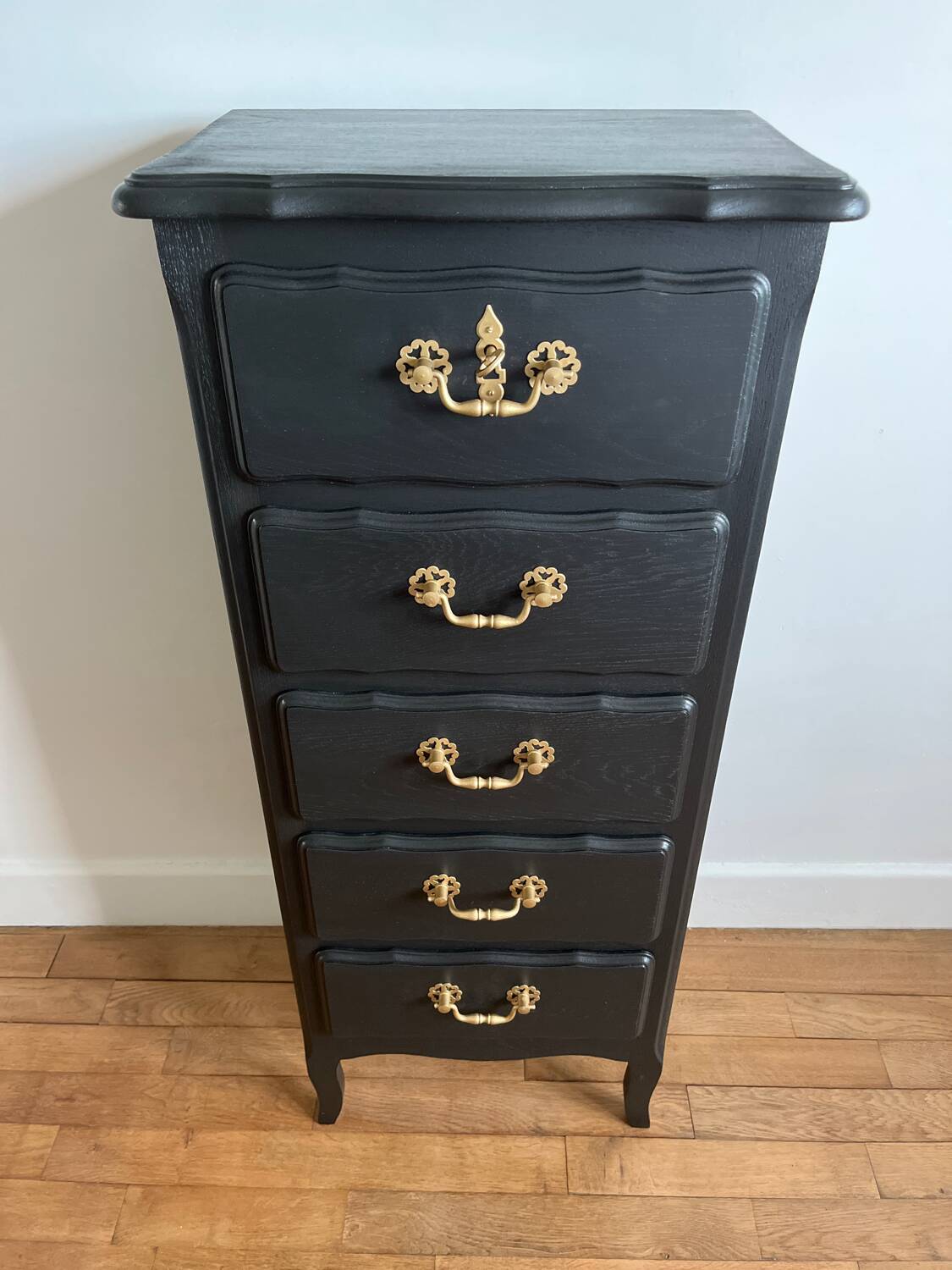 Old chest of drawers refurbished