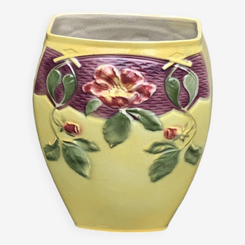 Vase en barbotine ceramique émaillée jaune, motif de fleurs roses aubépines, art deco, collector