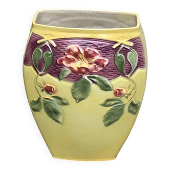 Vase en barbotine ceramique émaillée jaune, motif de fleurs roses aubépines, art deco, collector
