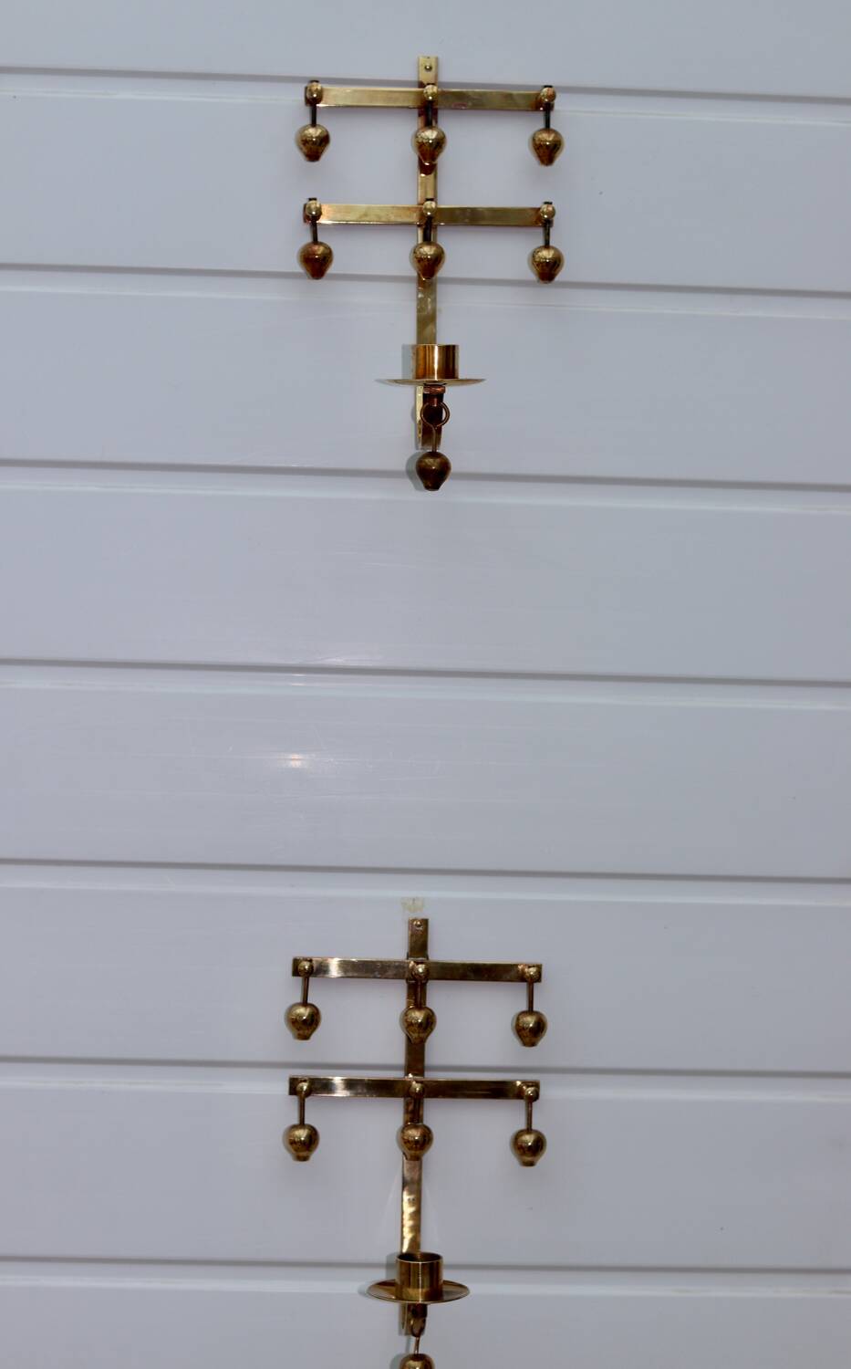 Paire d'appliques suédoises en laiton du milieu du siècle par Kee Mora