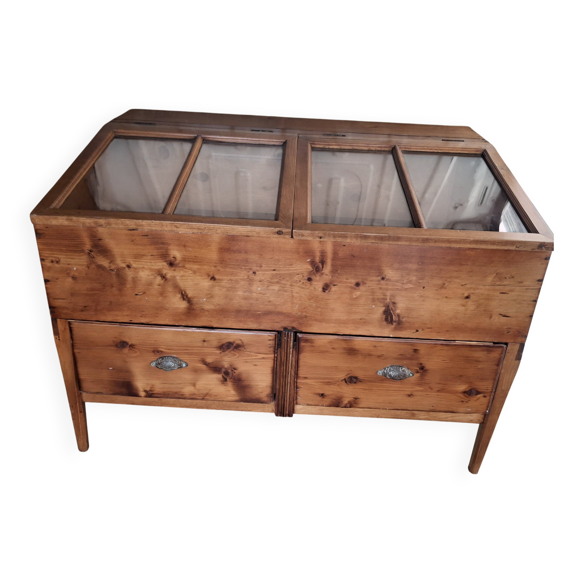 Ancienne vitrine de magasin.  Meuble de métier.