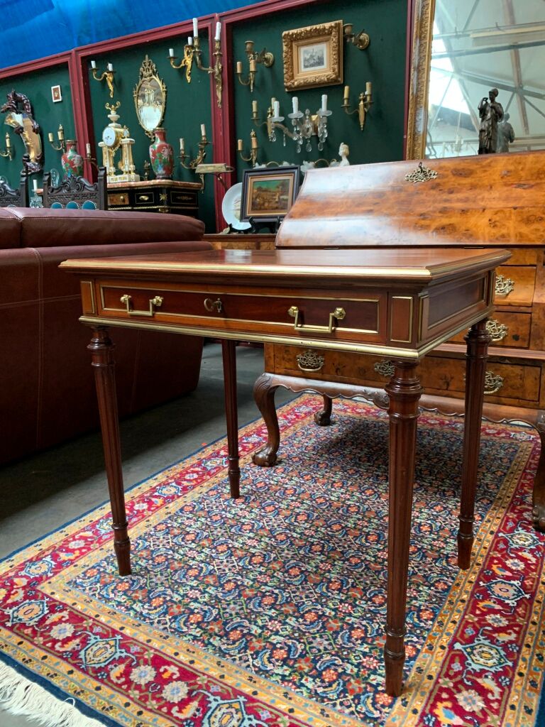 Desk of the Ladies of the Napoleon III era