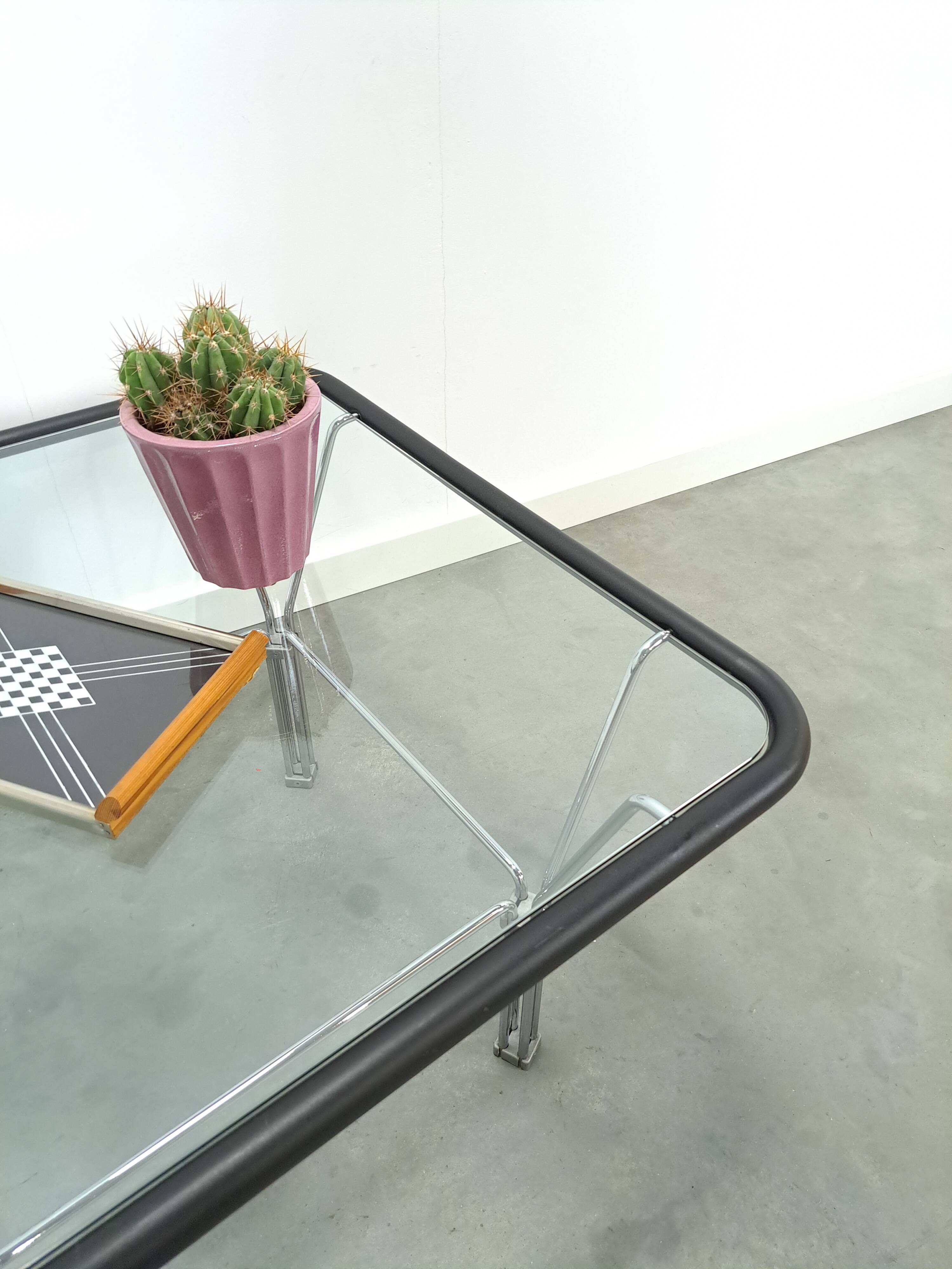 Glazen jaren 70 salontafel met chromen onderstel vintage