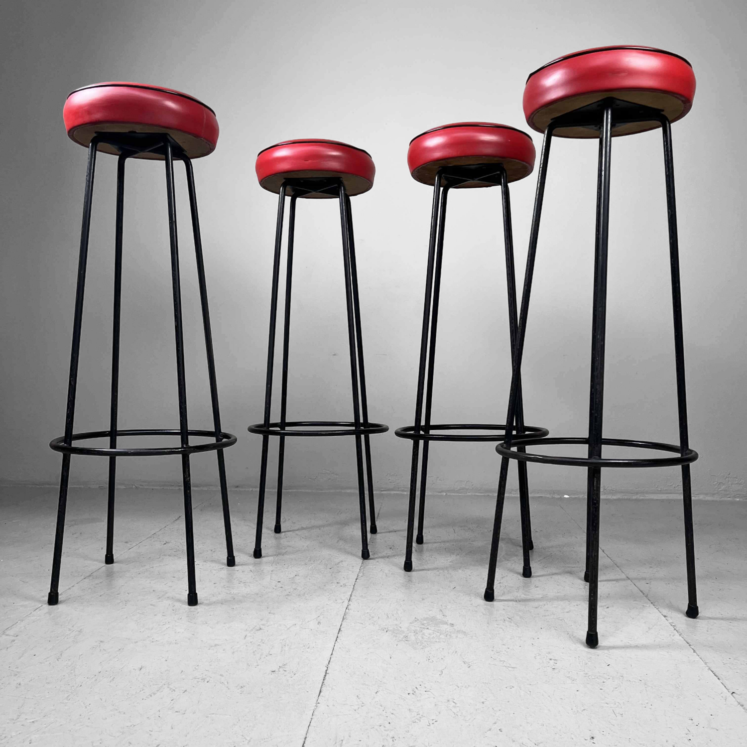 Set of 4 bar stools fifties in red skaï