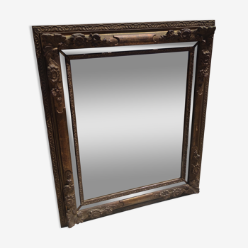 Miroir à parecloses en bois et stuc doré de style régence