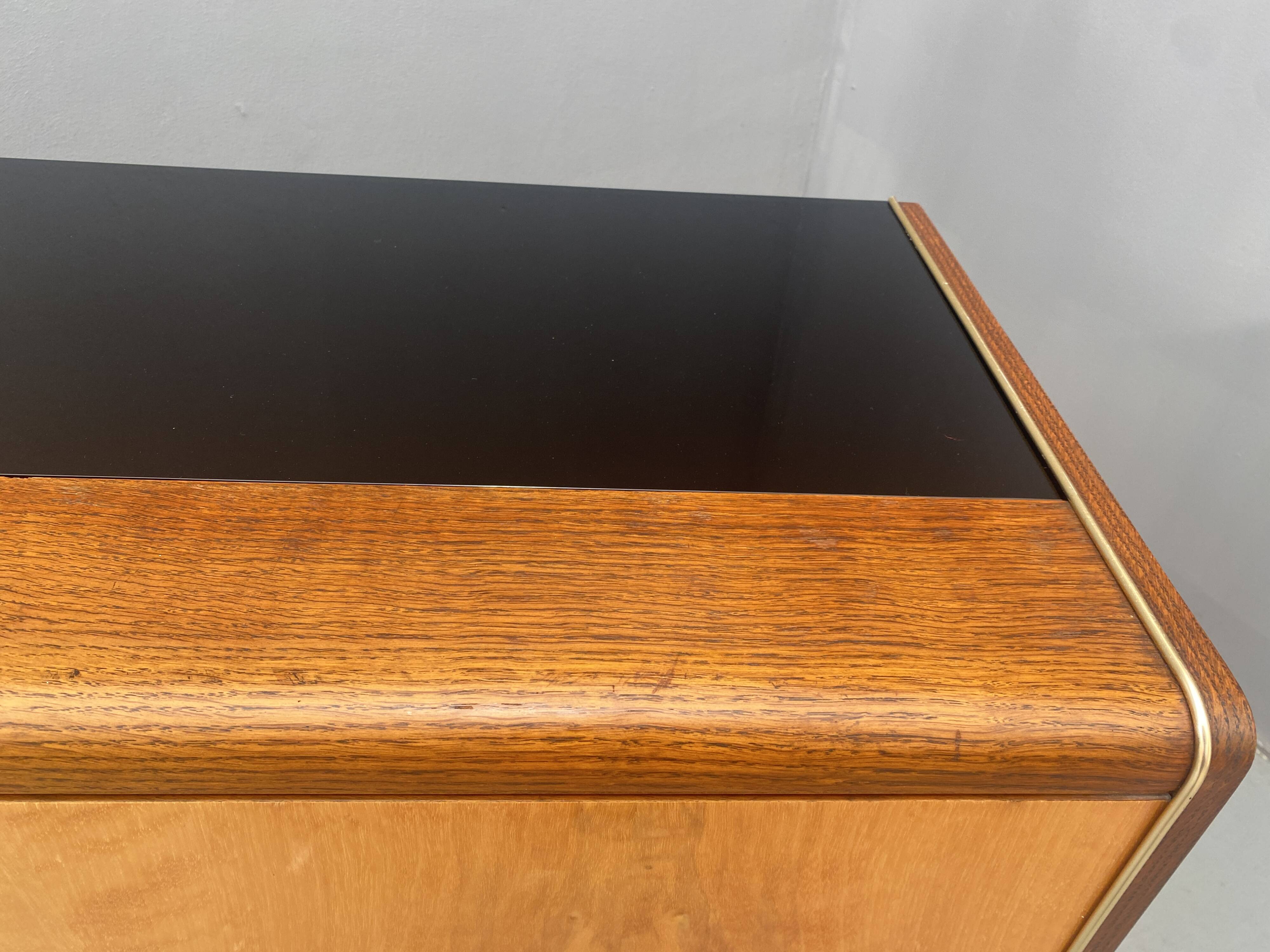 Buffet Jitona en verre opaxite, années 1960