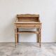 Bureau / coiffeuse ancienne en bois brut avec étagère