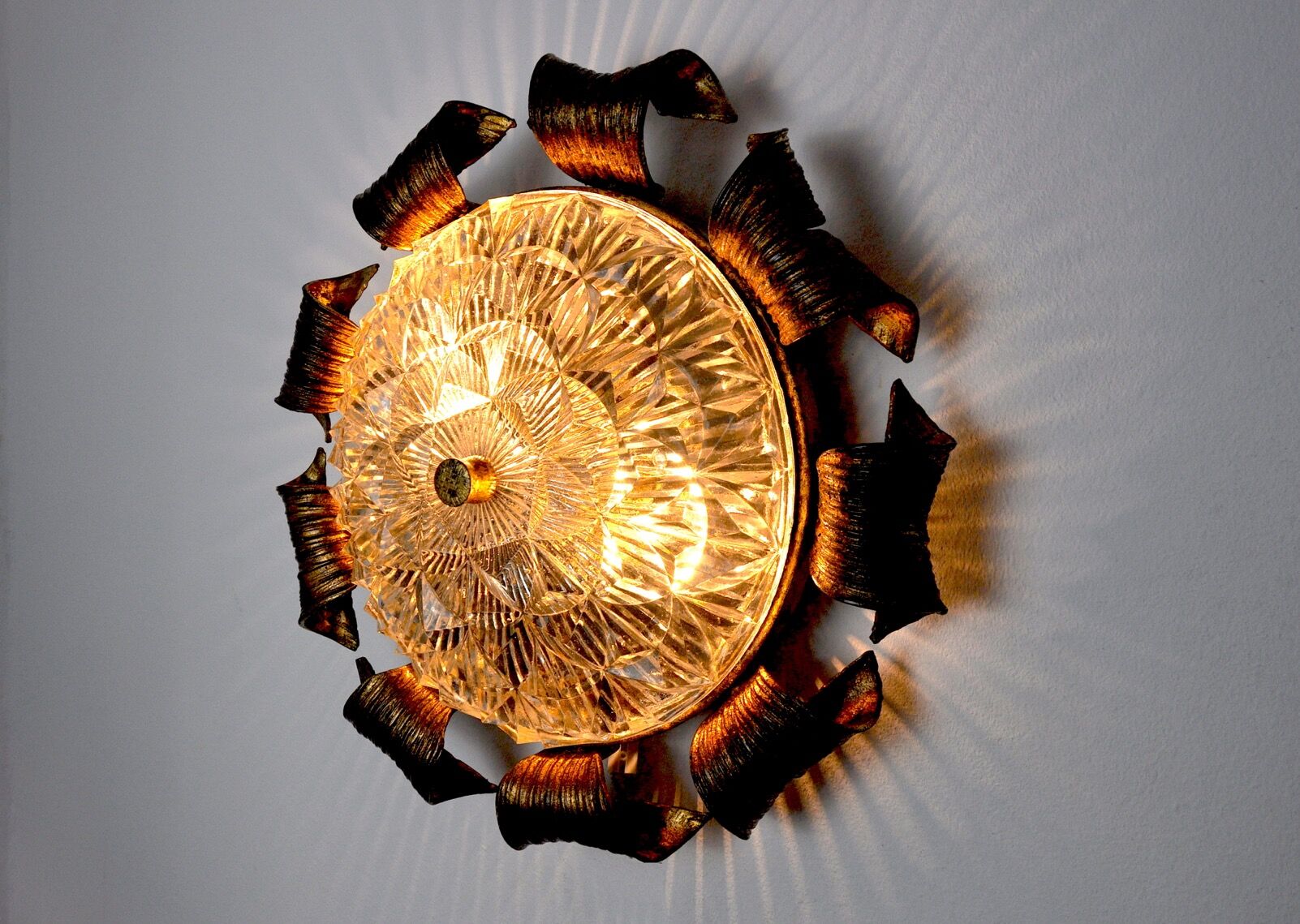 Applique soleil, feuille d'or, verre de Murano, Italie, 1960