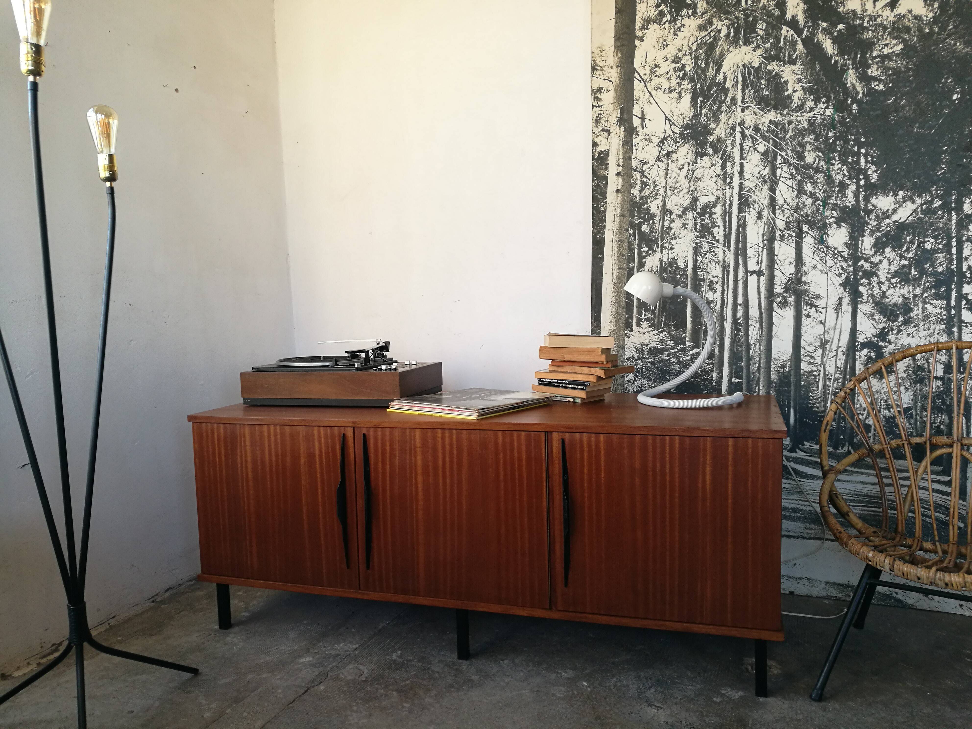 Seventies vintage bass row