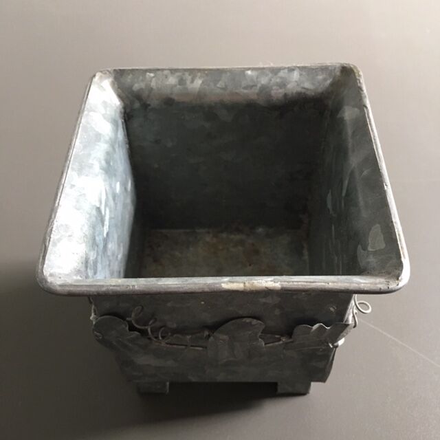 Galvanized flowerpot with ivy decor