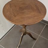 Tripod pedestal table