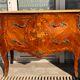 Commode de style Louis XV en marqueterie
