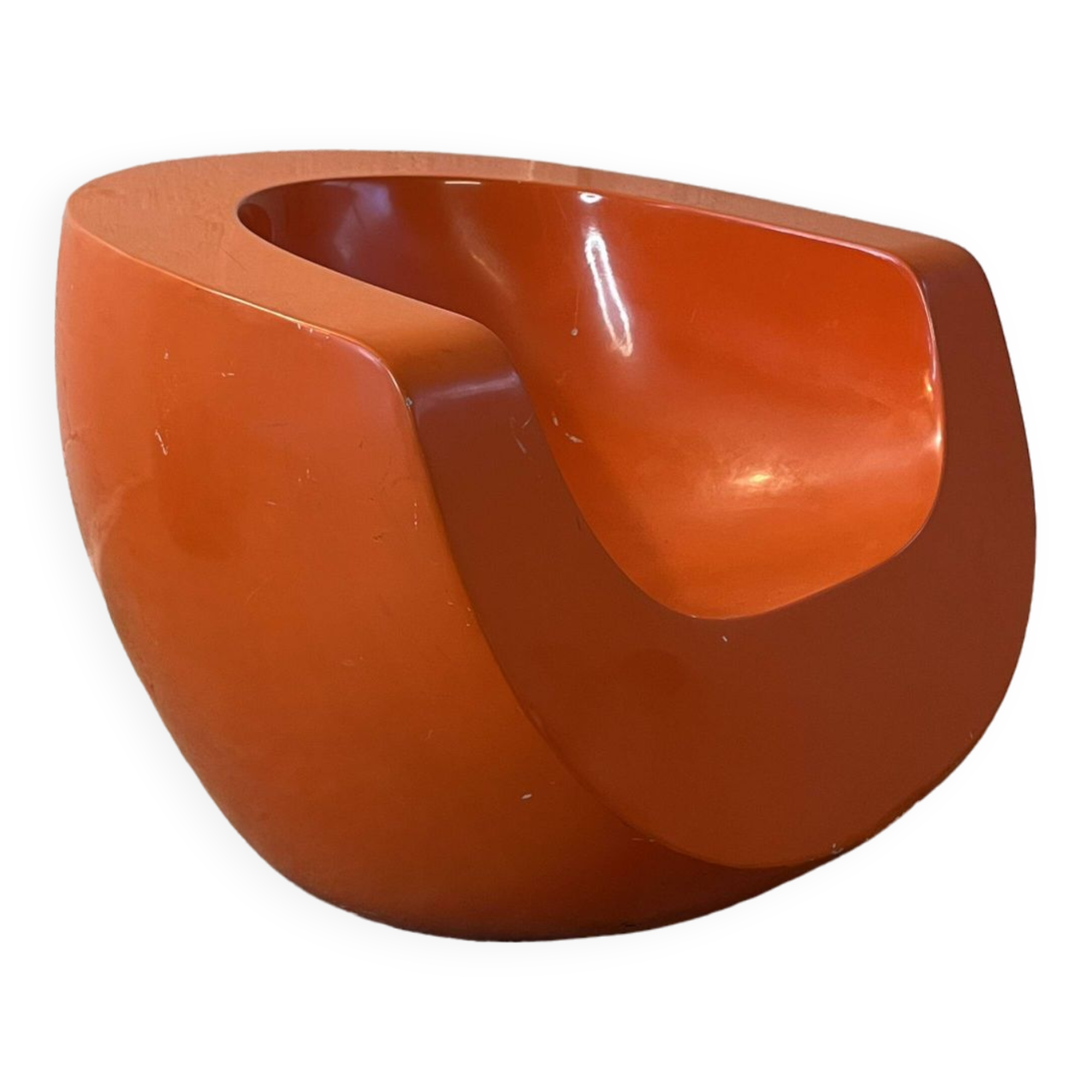 The Moon armchair, Mike To