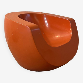The Moon armchair, Mike To