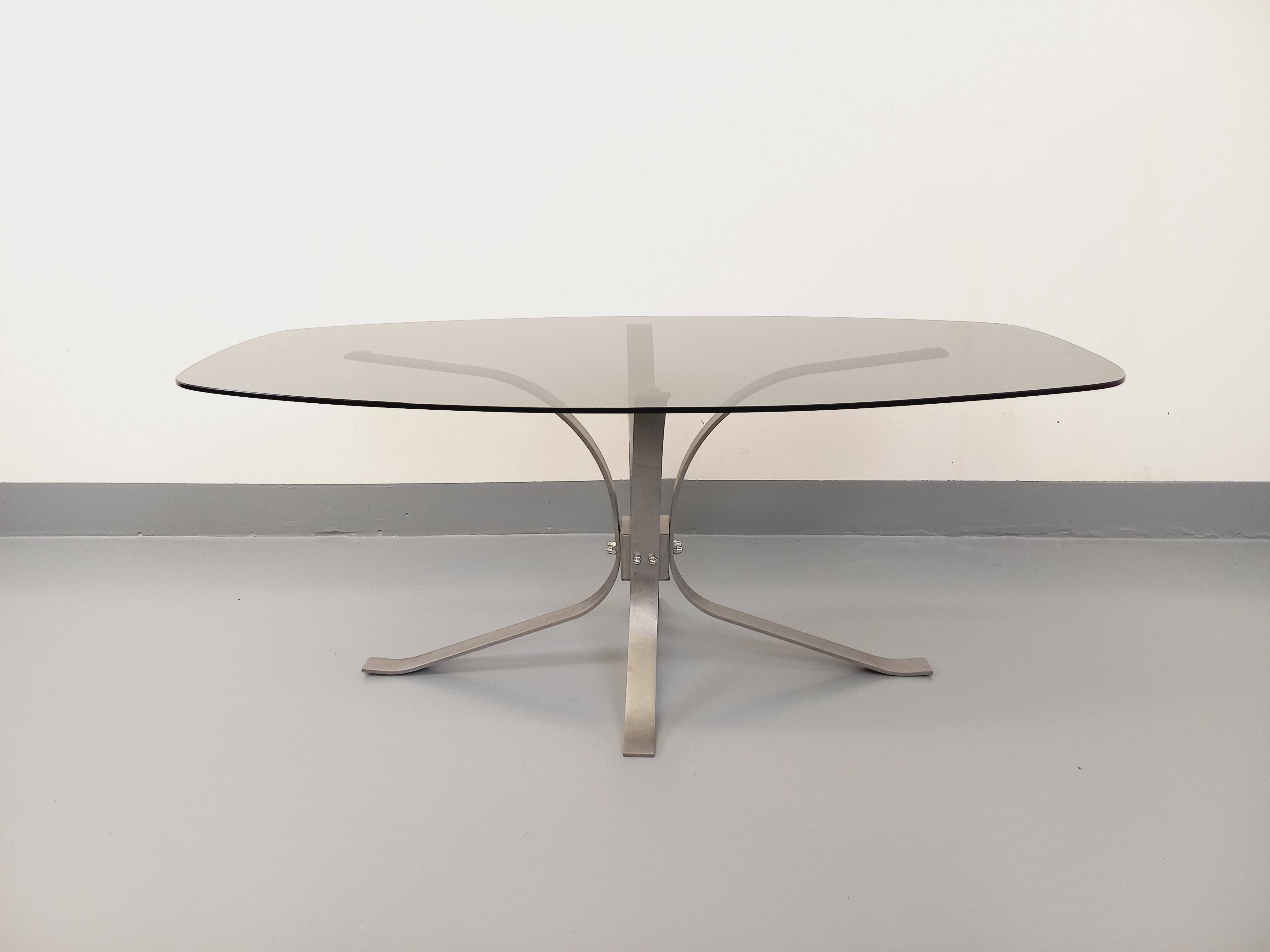 Vintage Rounded Rectangular Oval Coffee Table in Glass and Chromed Metal from the 70s